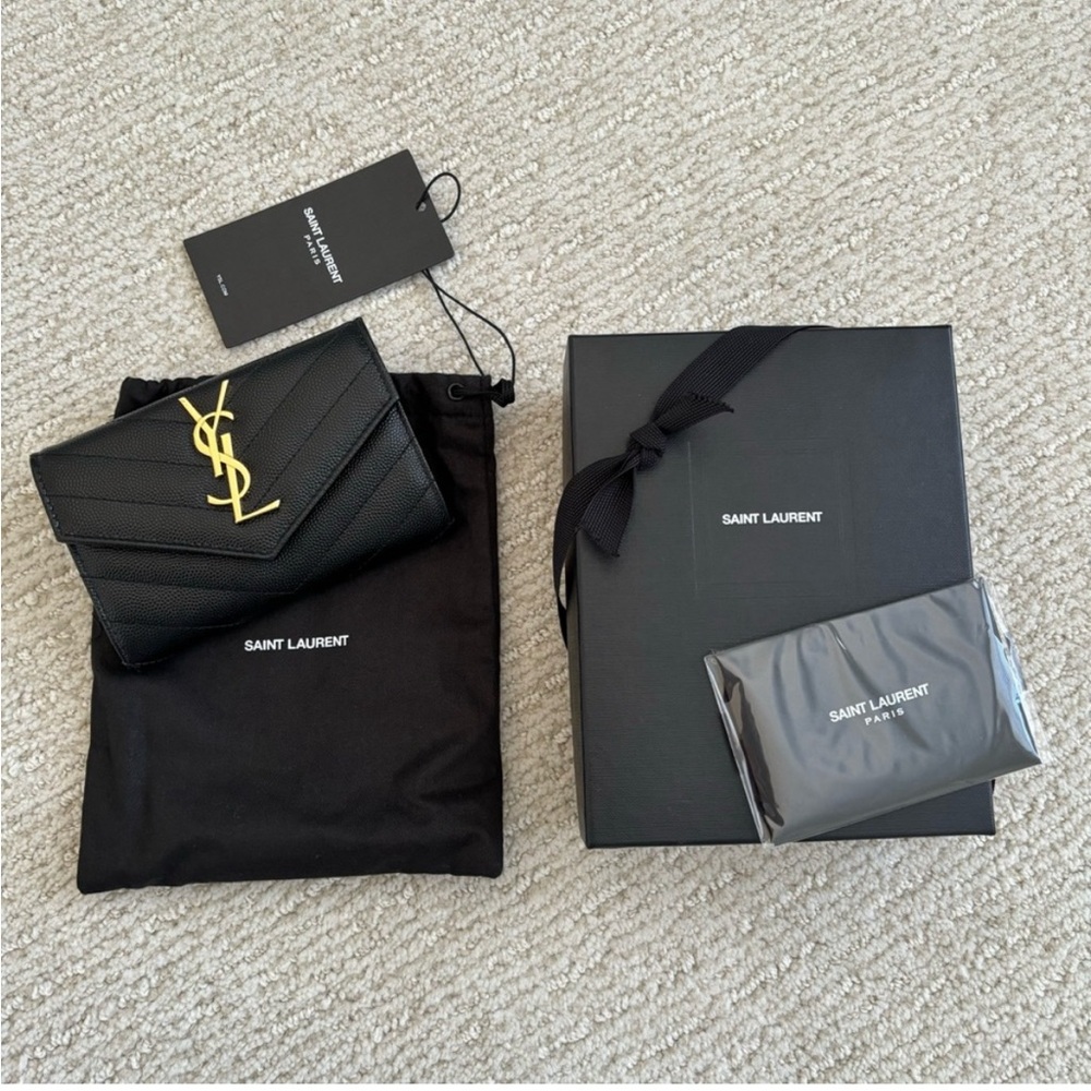 YSL CASSANDRE MATELASSÉ SMALL
ENVELOPE WALLET